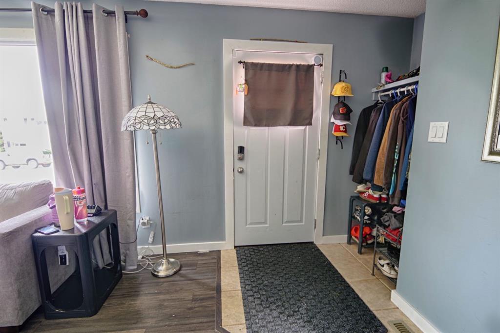 Picture for 32 Lemoyne Crescent W