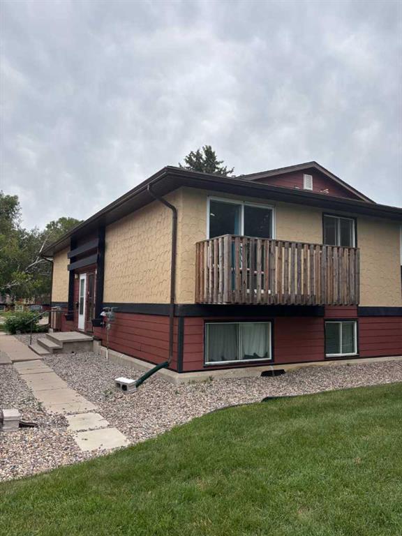 Picture for 4, 5 Acadia Road W