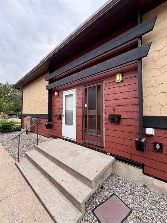 Picture for 4, 5 Acadia Road W