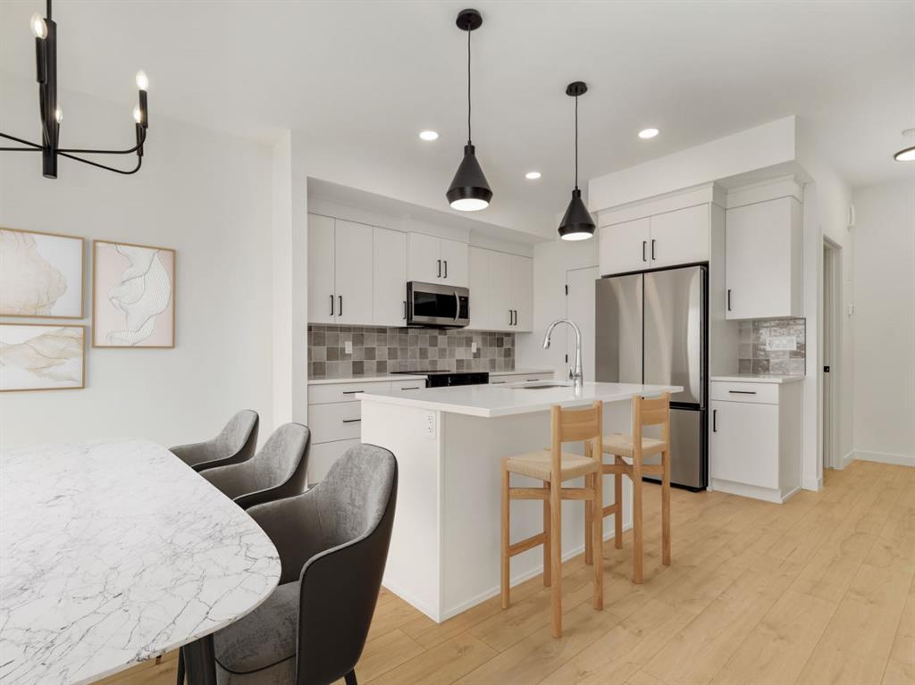 Picture for 554 Malahat Green W