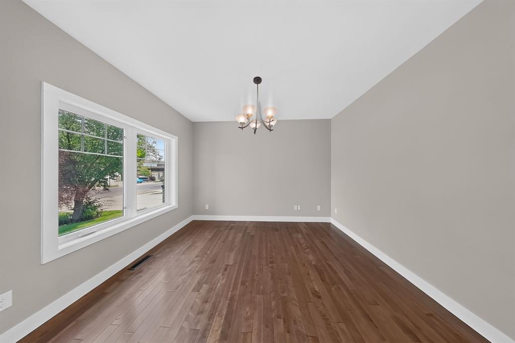 Picture for 1596 Coalbanks Boulevard W