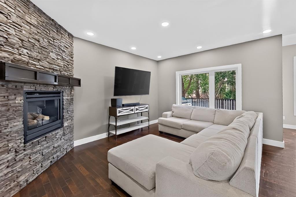 Picture for 1596 Coalbanks Boulevard W