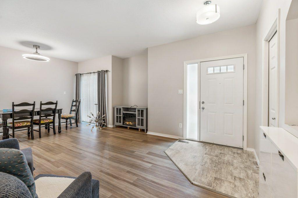 Picture for 2, 121 Silkstone Road W