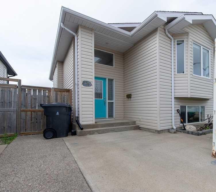 Picture for 48 Blackfoot Court W