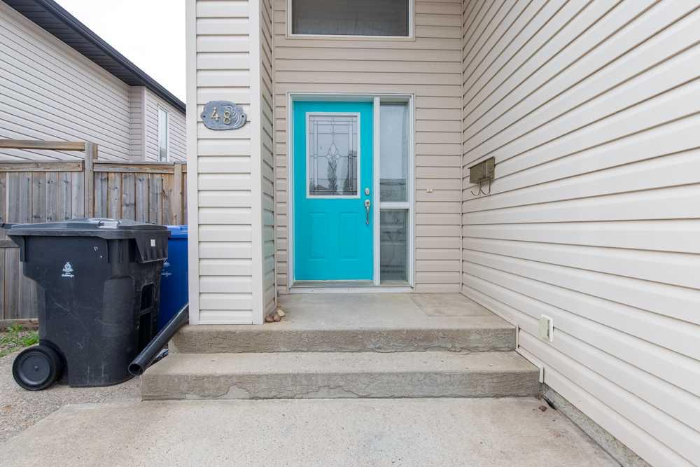 Picture for 48 Blackfoot Court W