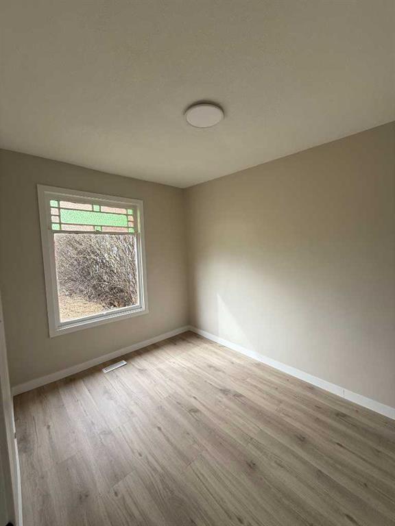 Picture for 419 12 Street N