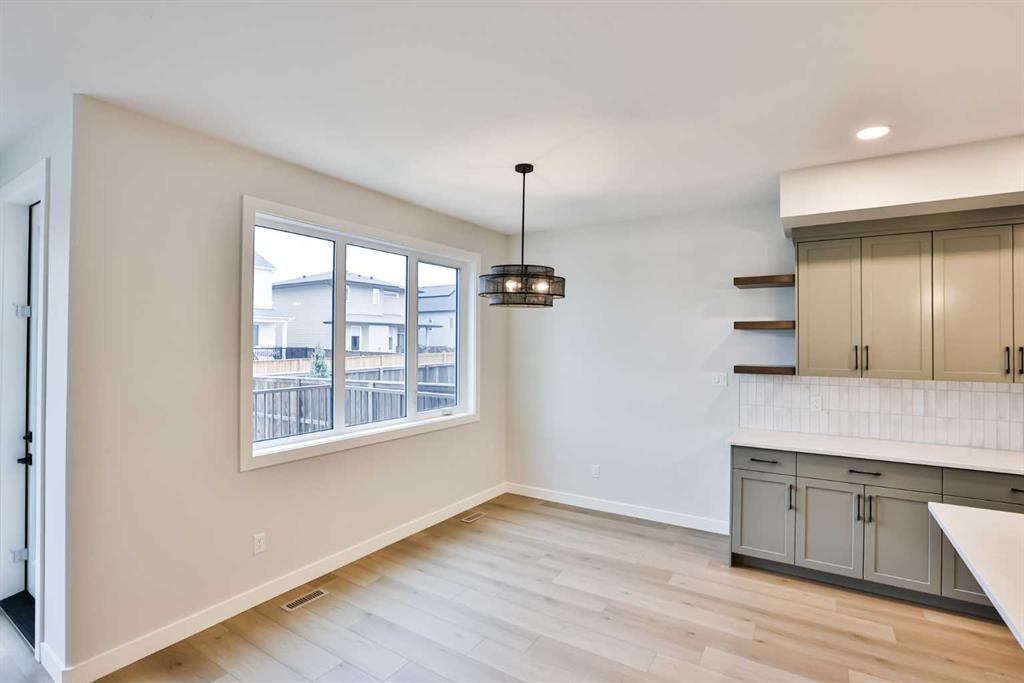 Picture for 668 Devonia Road W