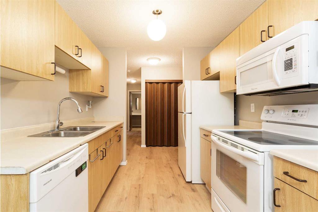 Picture for 109, 85 Foxbend Crescent N