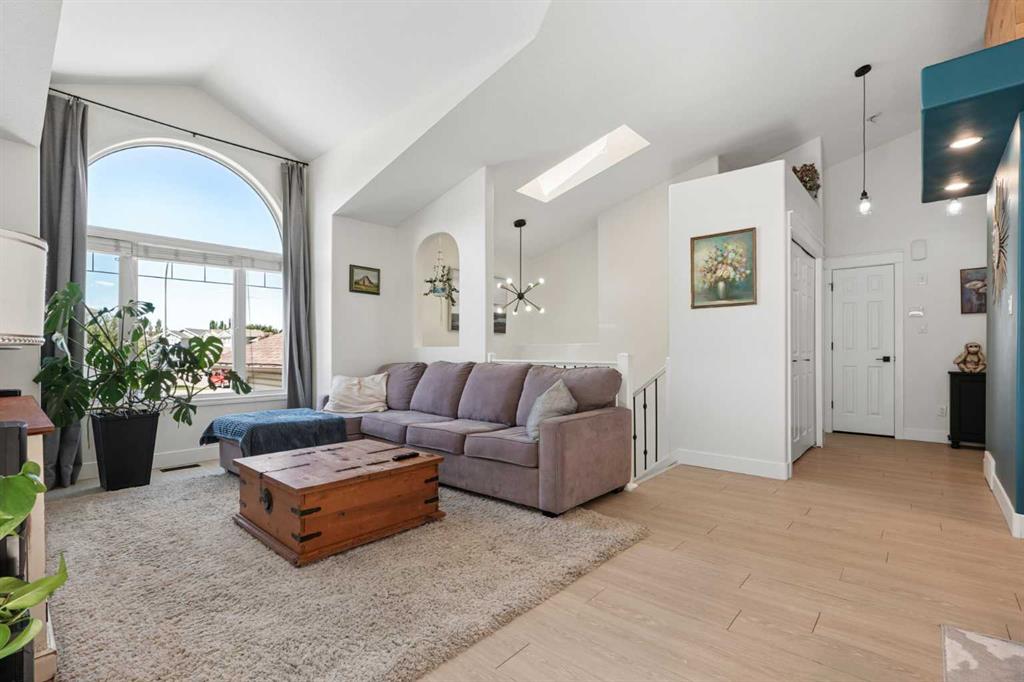 Picture for 27 Firelight Way W