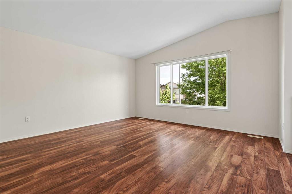 Picture for 136 Mt Sundance Crescent W