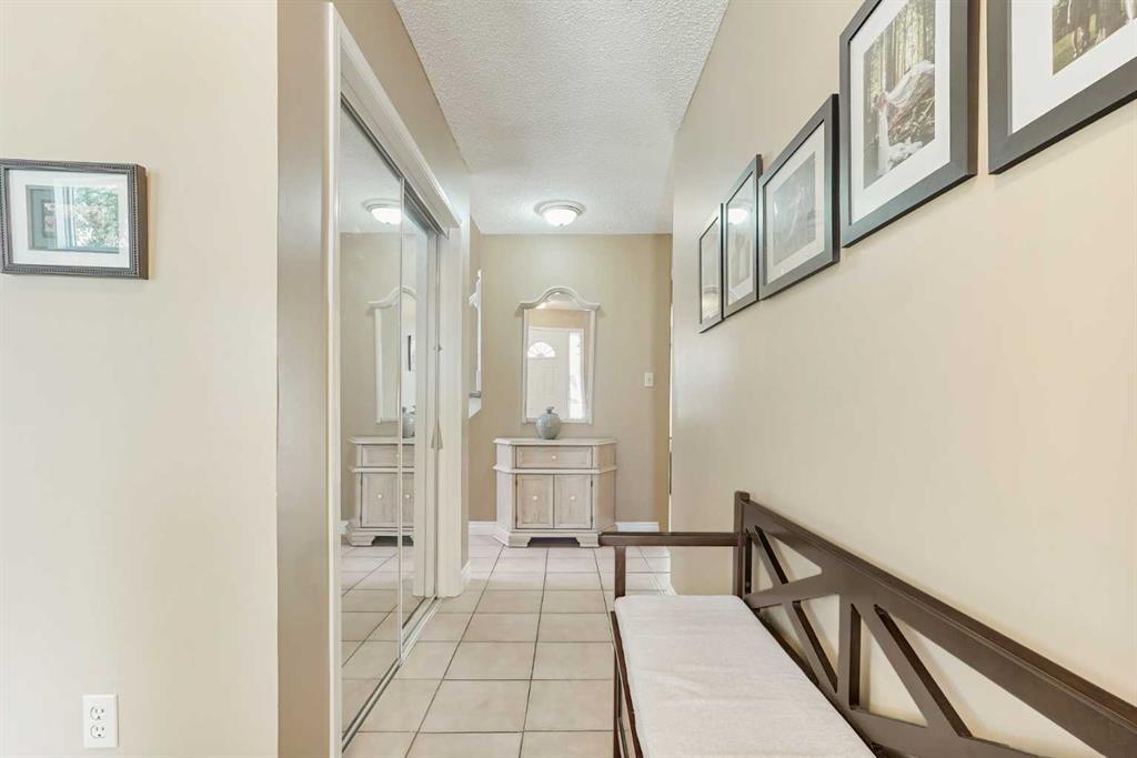 Picture for 82 Sherwood Boulevard W