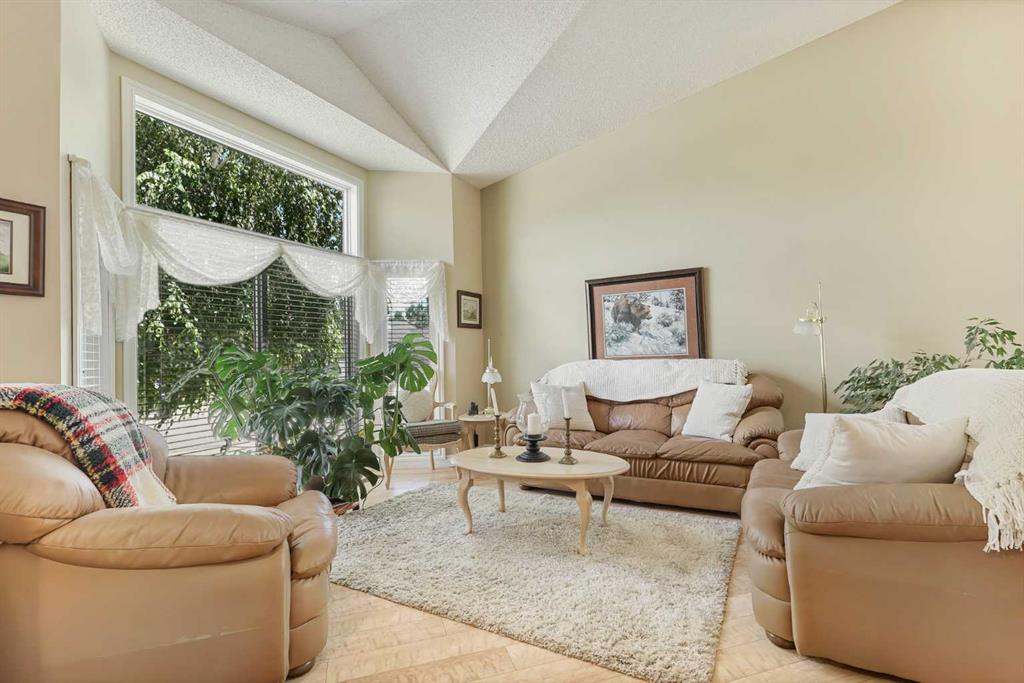 Picture for 82 Sherwood Boulevard W