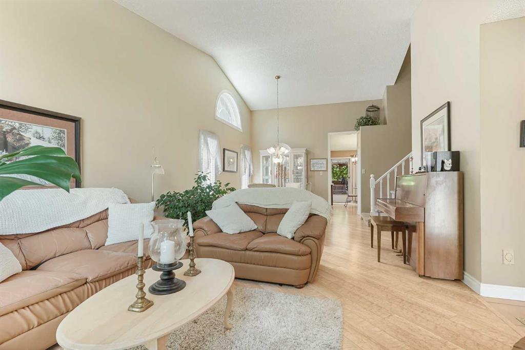 Picture for 82 Sherwood Boulevard W