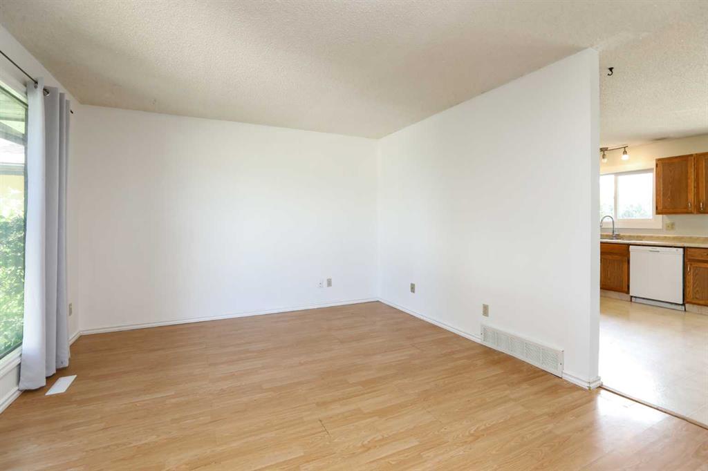 Picture for 41 Rutgers Crescent W