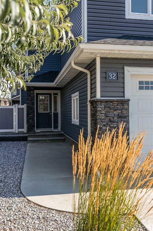 Picture for 32 Hamptons Crescent SE