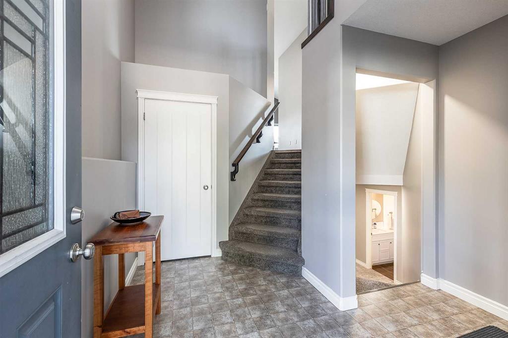 Picture for 32 Hamptons Crescent SE