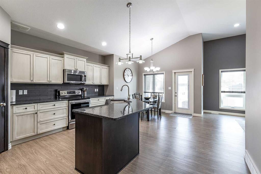Picture for 32 Hamptons Crescent SE