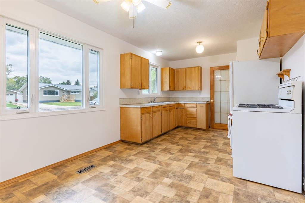 Picture for 418 3 Avenue E
