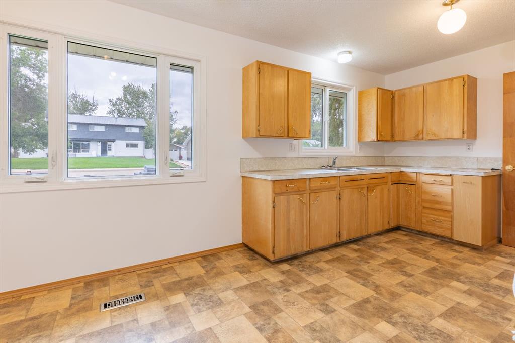Picture for 418 3 Avenue E