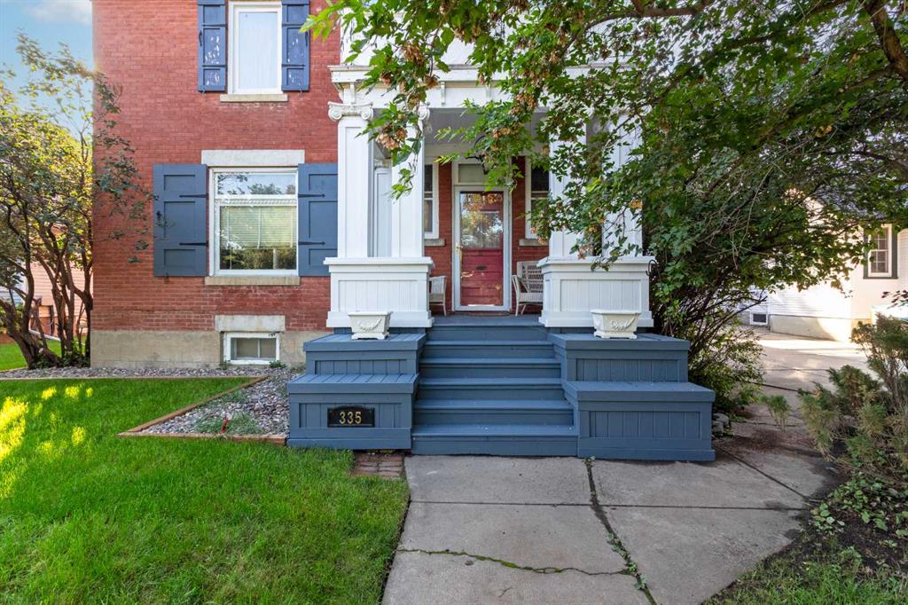 Picture for 335 1 Street SE