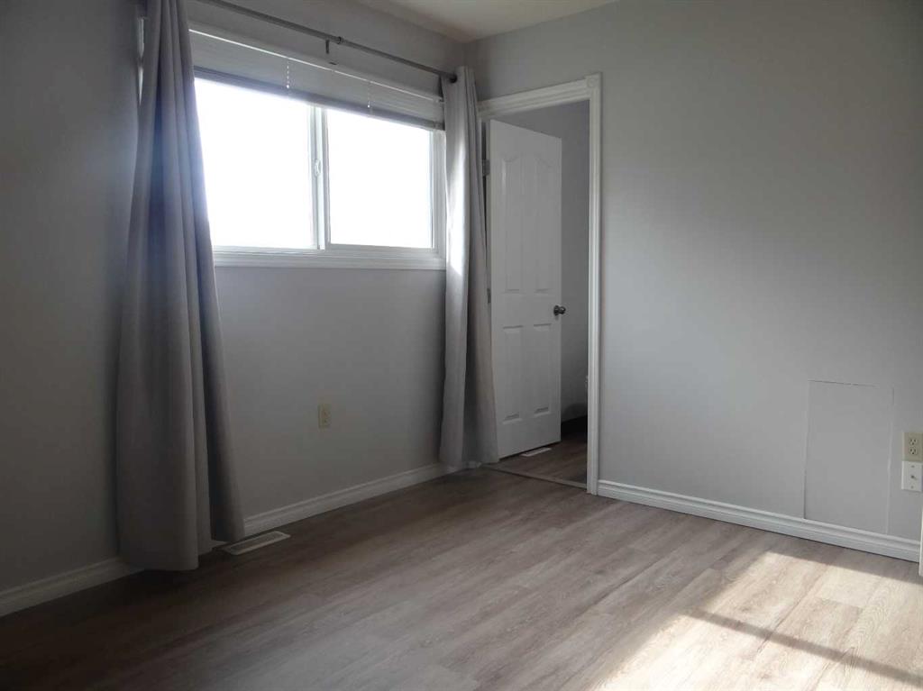 Picture for 2170 Hawke Crescent NE