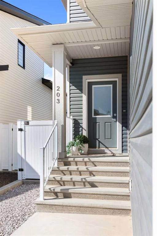 Picture for 203 Hamptons Crescent SE