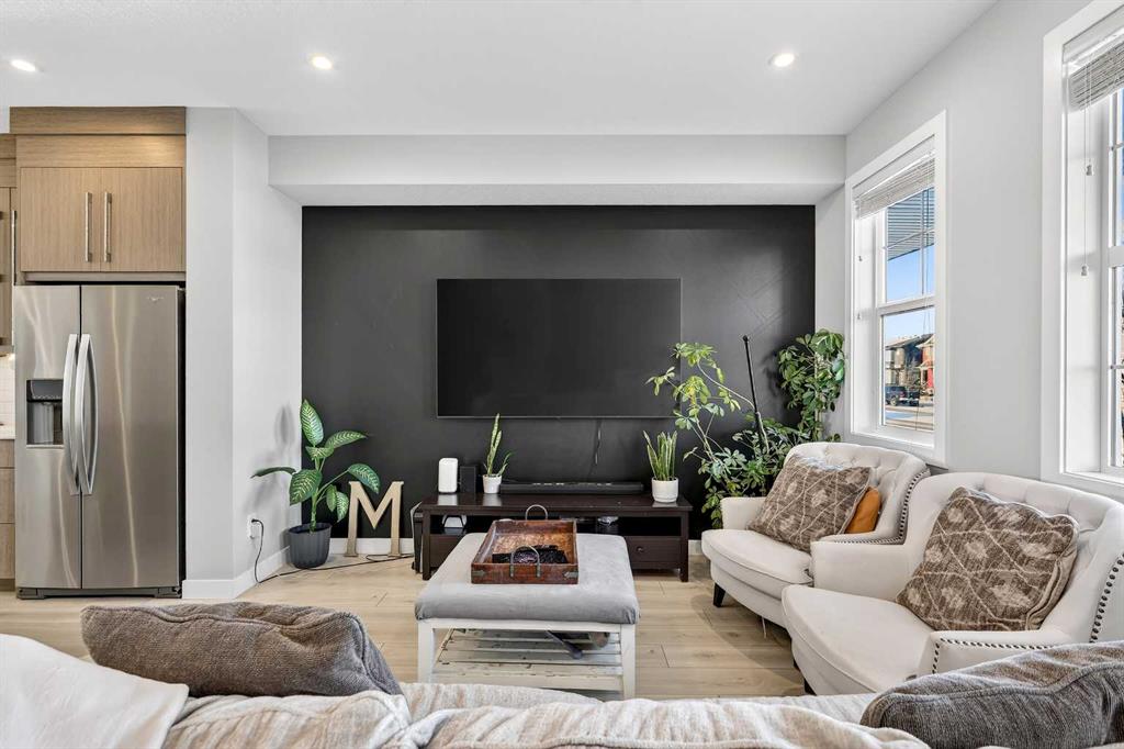 Picture for 472 WEST LAKEVIEW Drive 