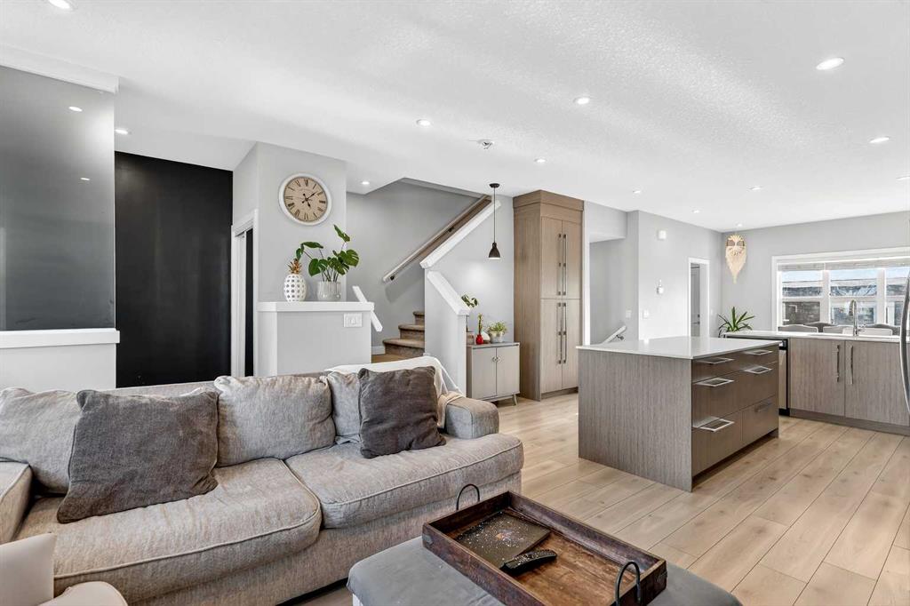 Picture for 472 WEST LAKEVIEW Drive 