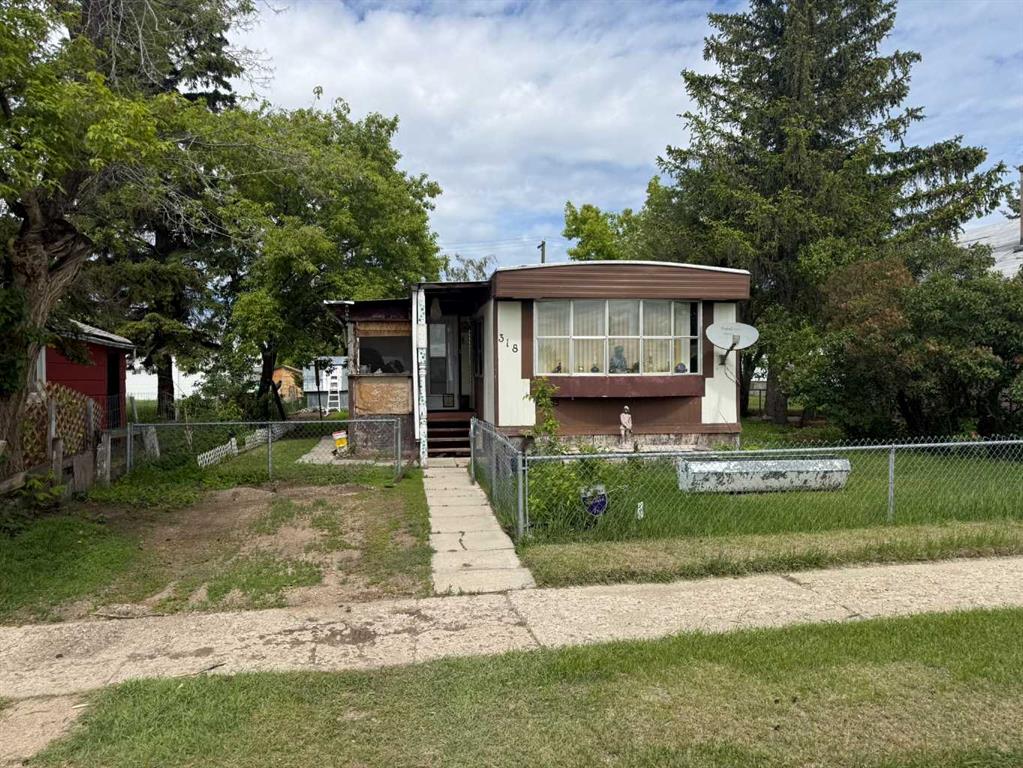 Picture for 318 Railway Avenue W