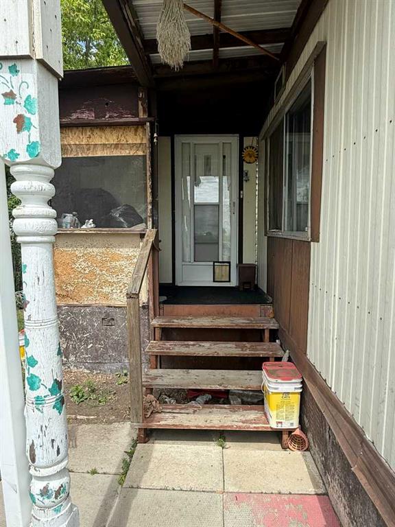Picture for 318 Railway Avenue W