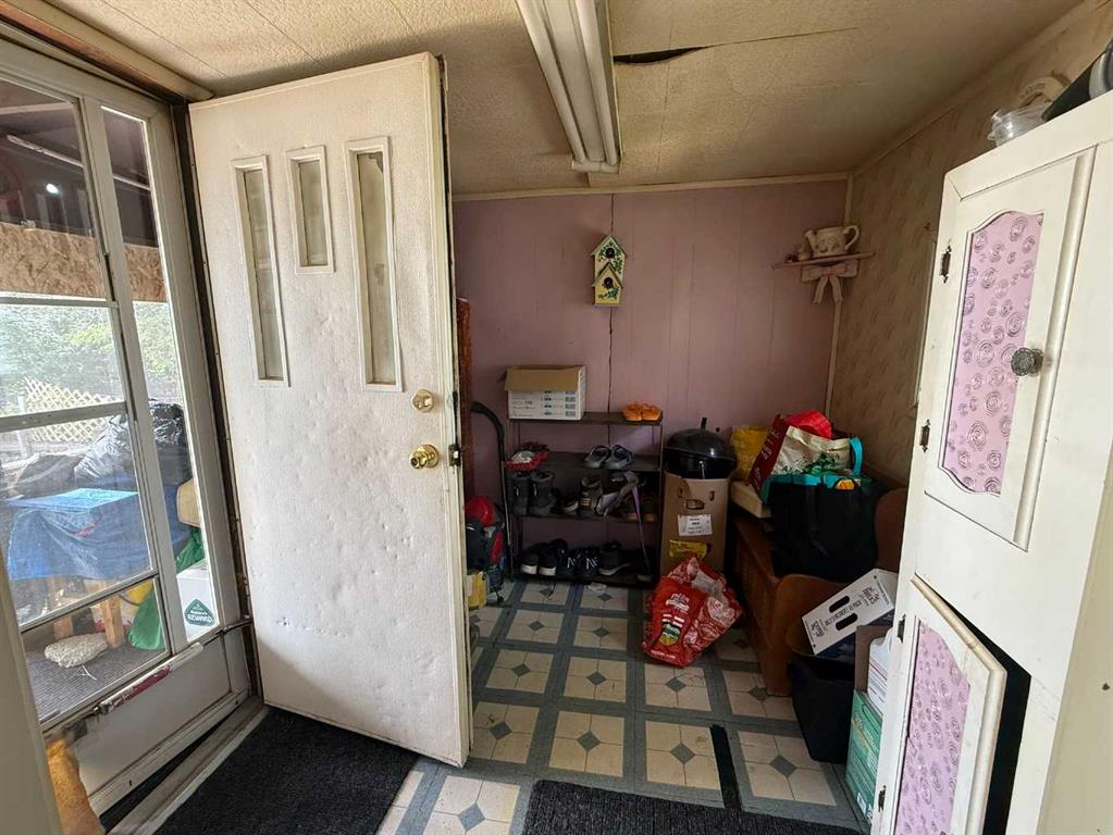 Picture for 318 Railway Avenue W
