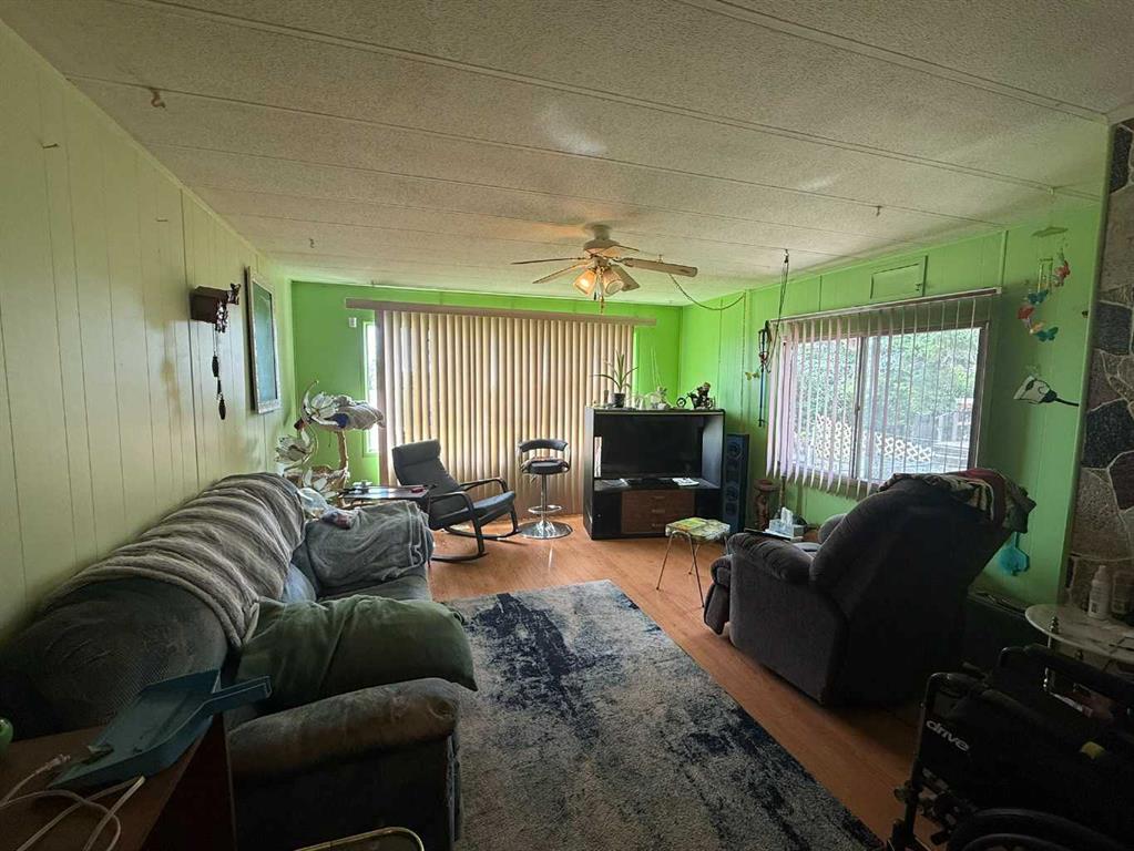 Picture for 318 Railway Avenue W