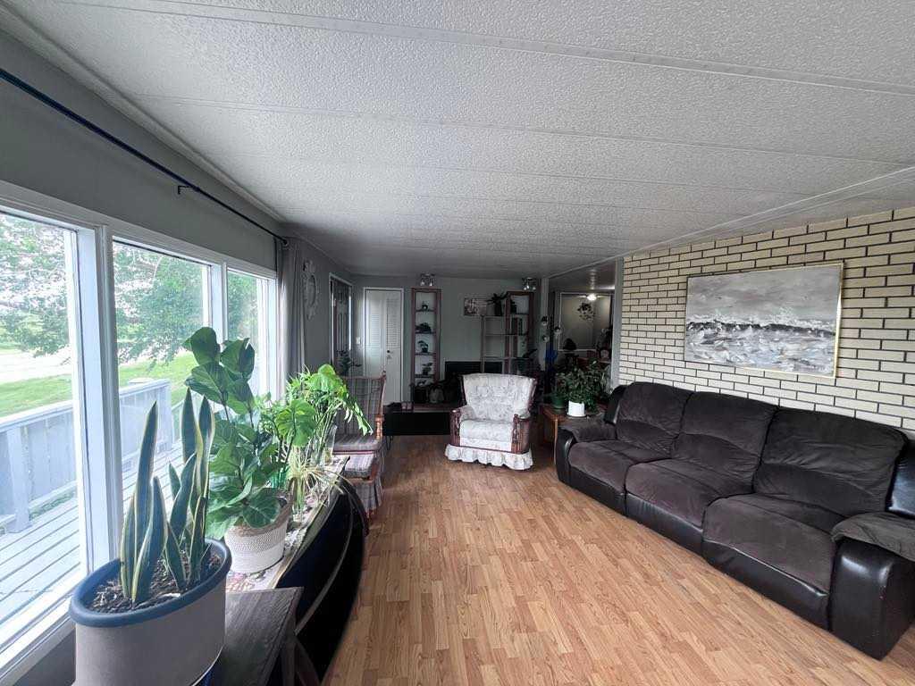 Picture for 608 9 Avenue W
