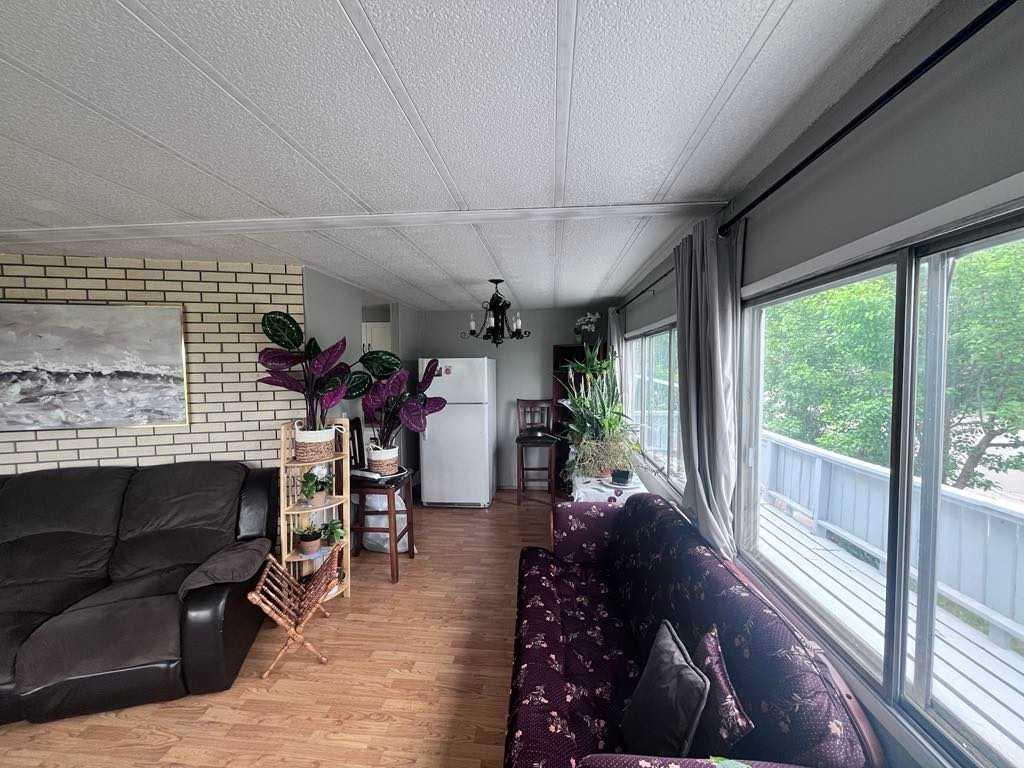Picture for 608 9 Avenue W