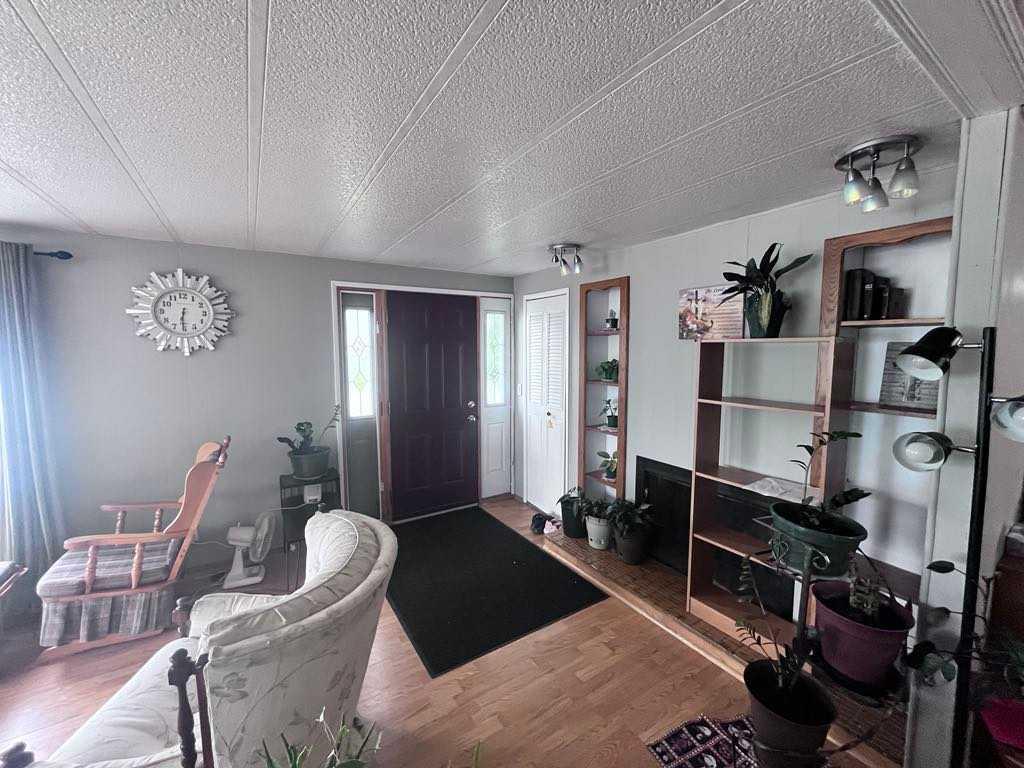 Picture for 608 9 Avenue W