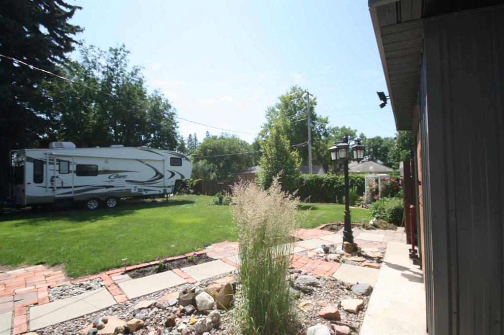 Picture for 507 2 Avenue W