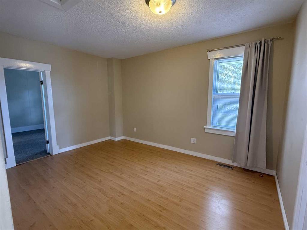 Picture for 306 3 Avenue W