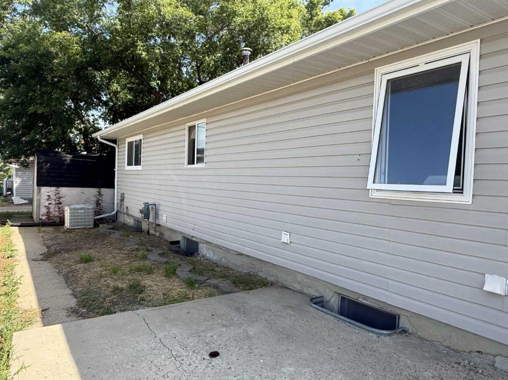 Picture for 324 3 Avenue E