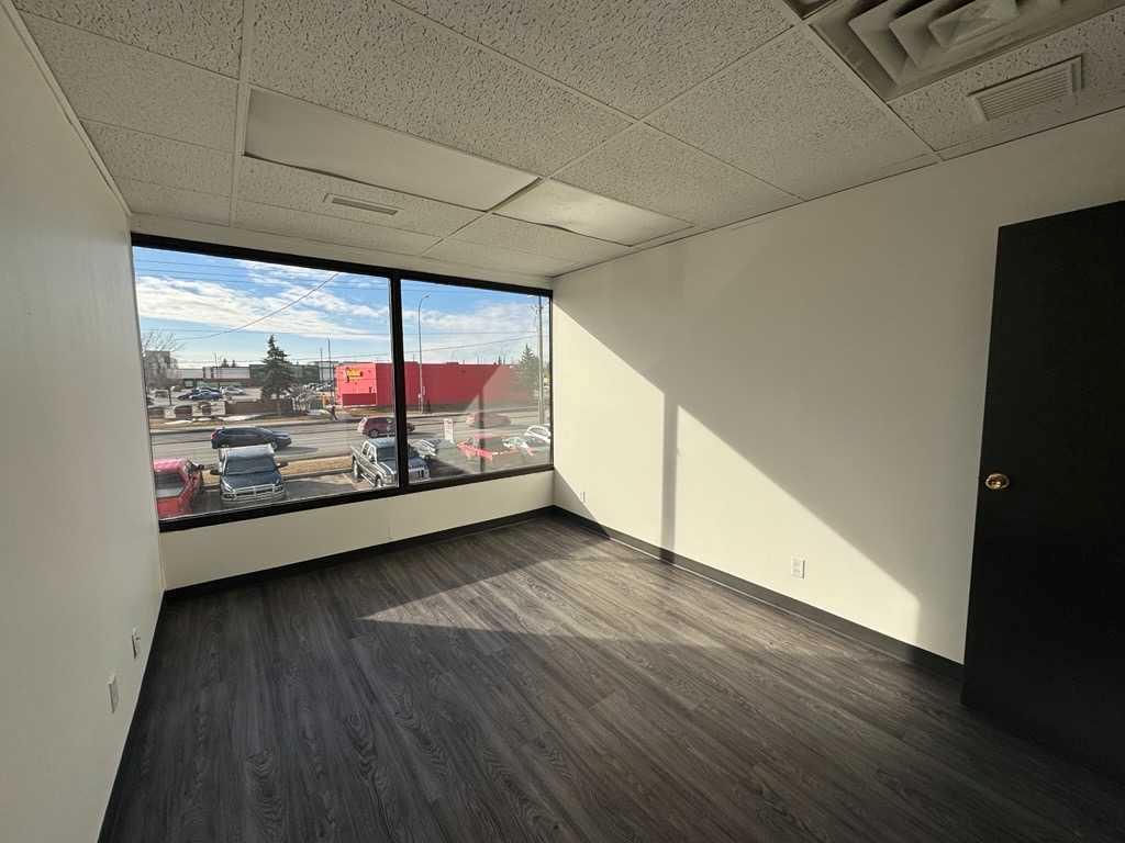 Picture for 202, 1830 52 Street SE