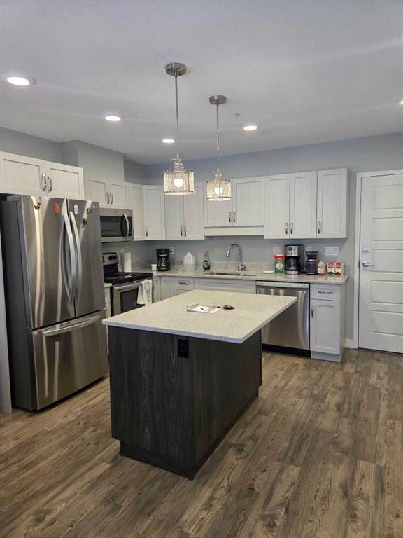 Picture for 201, 499 Meadow Lake Court E
