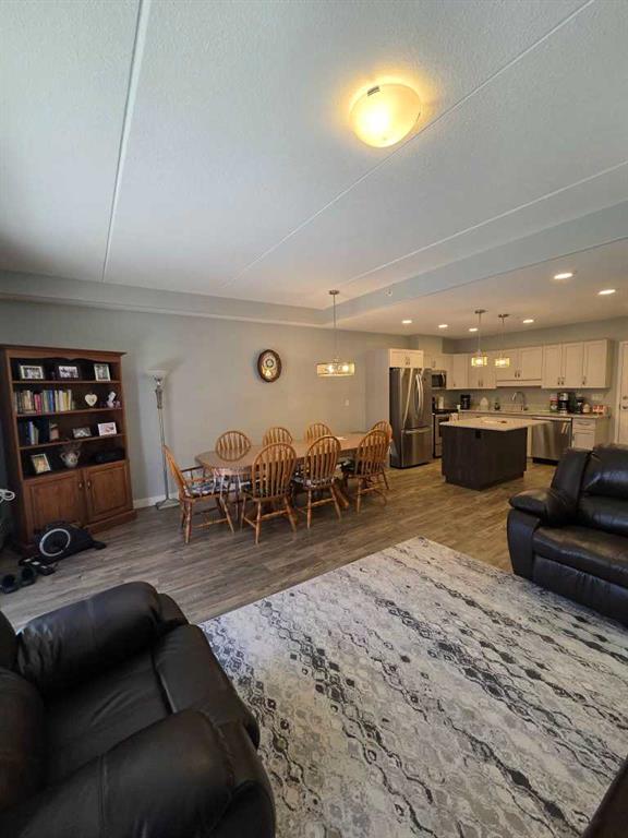Picture for 201, 499 Meadow Lake Court E