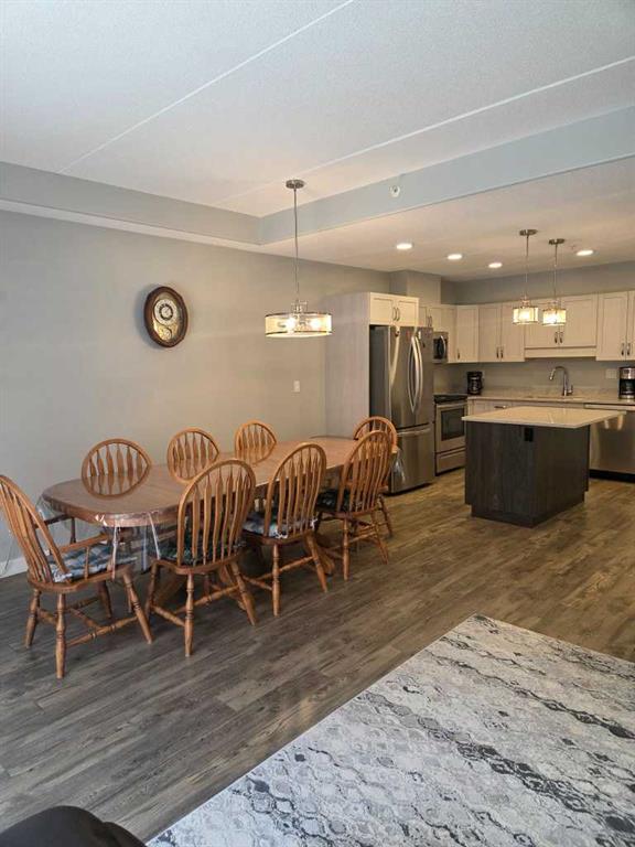 Picture for 201, 499 Meadow Lake Court E