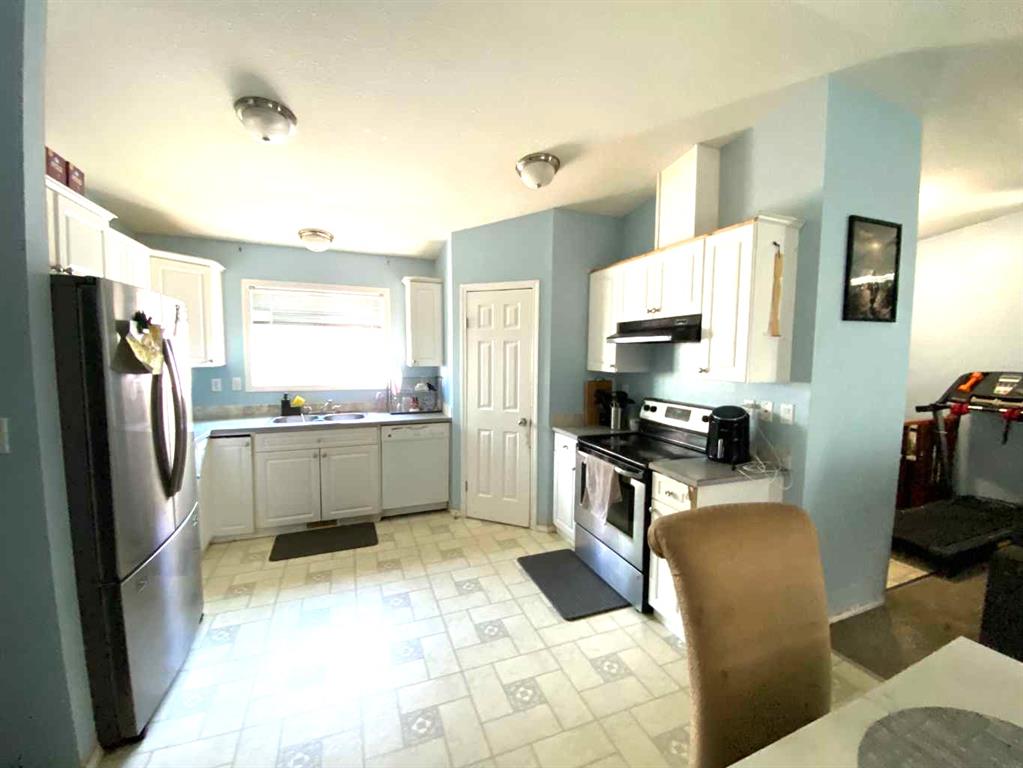 Picture for 220 16 Street E