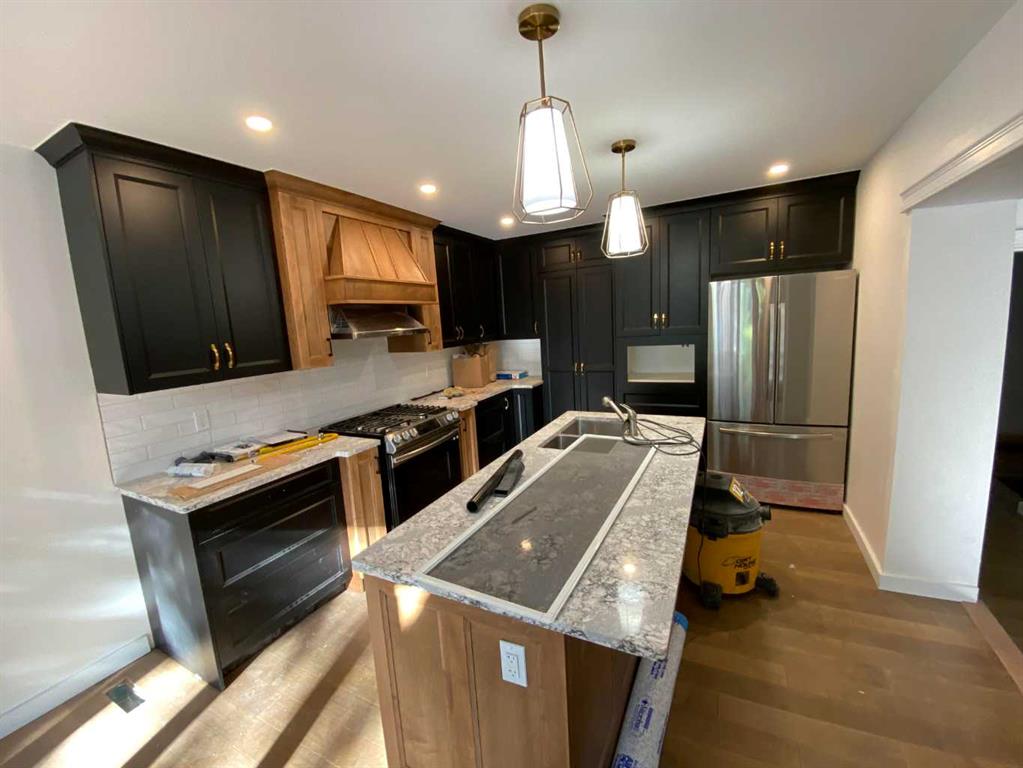 Picture for 564 5 Street W